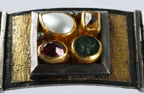 Браслет из золота 750 пробы и серебра 925 пробы общим весом 120,61 грамма